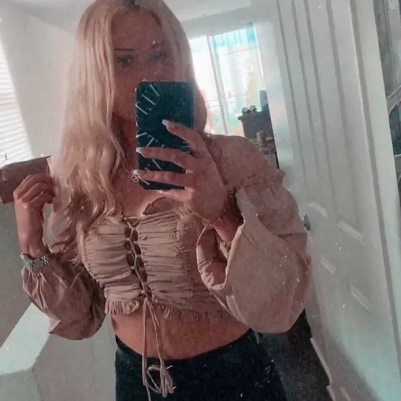 Meet your Posher, @sellingsandiego. - Picture 1 of 1